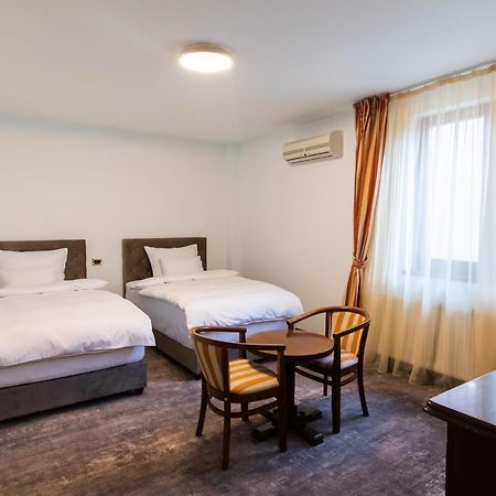 Pensiunea Casa Vera Târgu Jiu Екстериор снимка